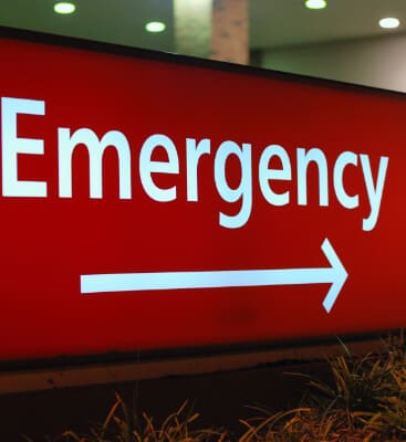 Emergency sign representing treatment for people after traumatic dental injuries